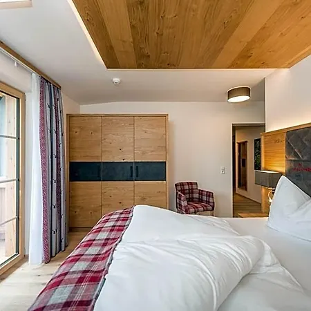 Lindenhof Hotel 4*