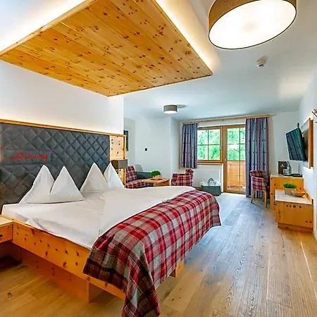 Ξενοδοχείο Lindenhof 4*